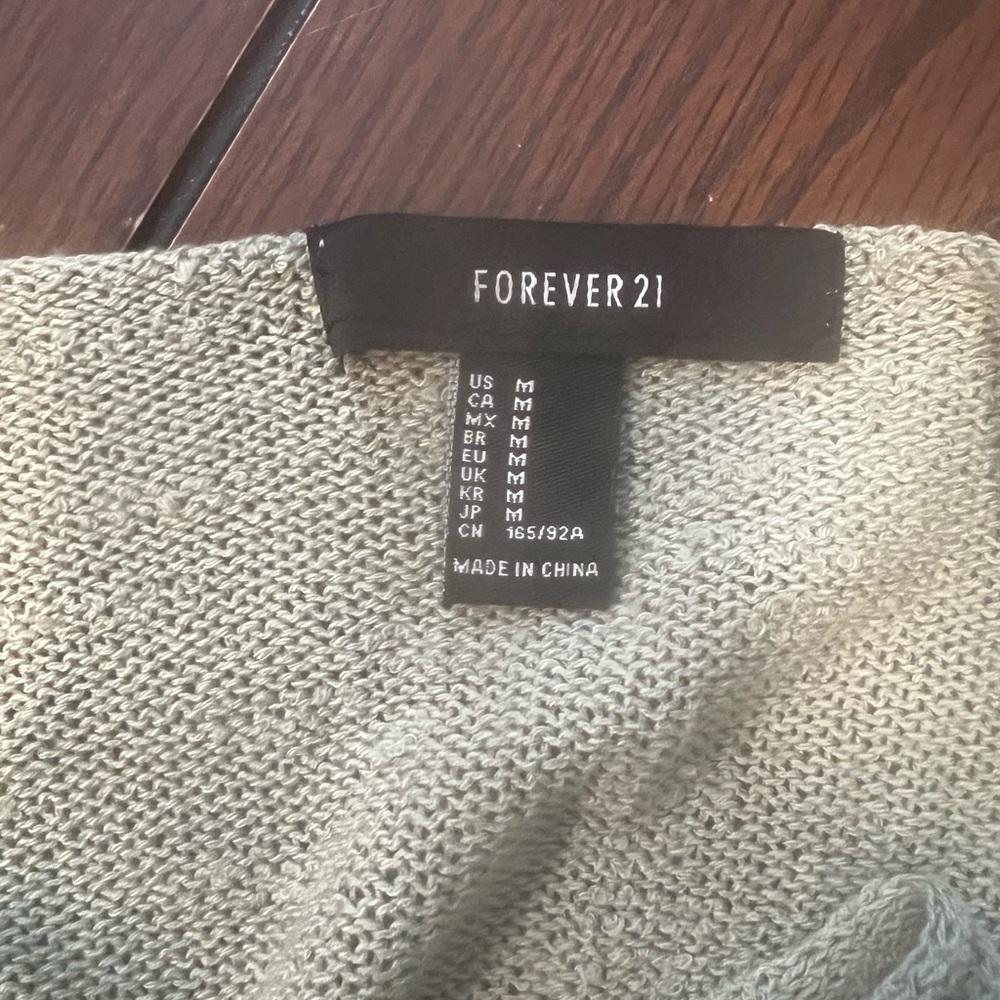 Forever 21 Women’s Green V-neck Long Sleeve Sweater - Picture 3 of 7